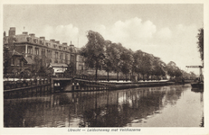 4271 Gezicht op de voorgevel van de Kazerne der Veldartillerie (Leidseweg 22) aan de Leidsche Rijn te Utrecht.N.B. De ...